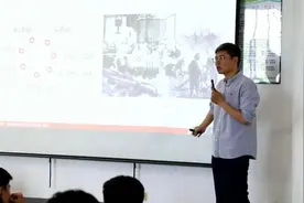 联系热点、身份降维、编写段子…思政课老师主动“破圈”成“流量担当”图片