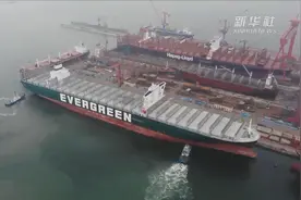 新华全媒+｜堵塞苏伊士运河的“长赐”轮在青岛维修图片