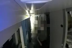 夫妇乘卧铺出游妻子半夜被偷亲，涉事男子被行拘崩溃大哭视频封面