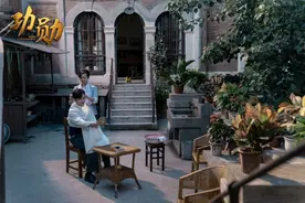 导演杨阳揭秘《功勋》幕后：开篇陈好为黄晓明理发，就是黄旭华一辈子的习惯图片