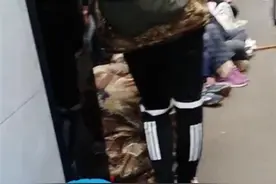 泰山顶上游客挤厕所过夜，景区：可能是降温导致，无法保证看到日出图片