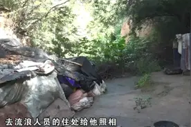 男子隐居深山与世隔绝，家人苦苦寻找三十年图片