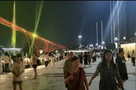 三色渐变·绿色丨谁说白天不懂夜的黑？宜宾沿江绿道长江公园“白加黑”一起“燃”图片