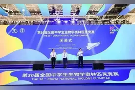 福建高二女孩国赛夺金保送清北，差点没法参赛图片