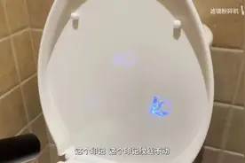 环球影城酒店被曝“枕套浴巾不换”，客服回复图片