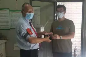 “00后”为父庆祝生日遗失钱包，公交员工拾金不昧暖人心图片