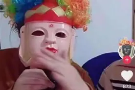 戴头套的郭老师咋这么快又复出？图片