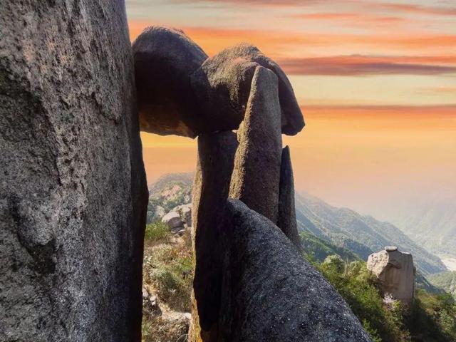 丽水发现一批奇山怪石,又近又好玩