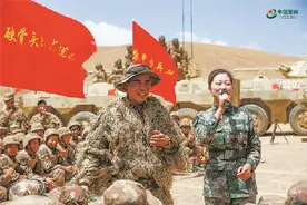 文艺轻骑队赴海拔近5000米的喀喇昆仑高原开展为兵服务图片