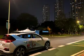 刻意误导“辅助自动驾驶”不负责任：不出事吹嘘“自动”，出事辩称“辅助”图片