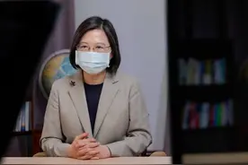 解放军战机绕飞让台当局心慌，蔡英文叫喊“避免擦枪走火”，岛内政客唱悲情戏图片