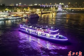 日均接待8万人次，“十一”假期武汉百年老轮渡“火”了图片