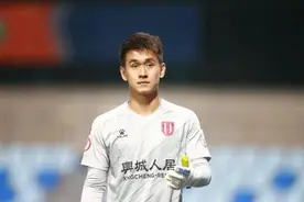 匪夷所思！中甲门将复刻“南雄太式”乌龙图片