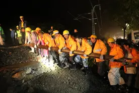 水漫铁路，陕西上千人昼夜抢修！这些高速可以走了→图片