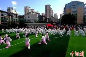 浙江民众掀起“健身热”多样化运动乐享国庆假期图片