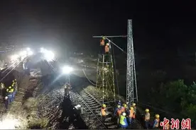 降雨致多趟列车晚点停运 太原铁路部门抢修南同蒲线图片