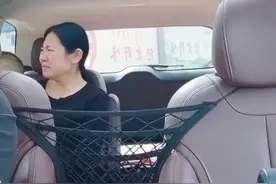 破防！内蒙远嫁女子国庆返程离家，前一秒笑着和父母告别，后一秒在车里痛哭图片