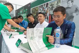 新书《海牛》签售会，那些年我们追的球星都来了图片