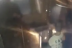 危险！男孩电梯内小便导致失火被困图片