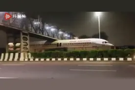 破案了！印度天桥下的飞机是这样卡住的…图片
