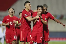 惊心动魄！武磊补时绝杀，国足3比2胜越南队获12强赛首胜图片