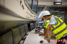 武汉首条全自动驾驶地铁！5号线试跑列车自动进站精准停车图片