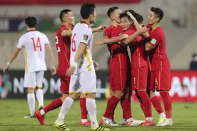 早安·世界｜范志毅气话差点成真！国足3-2绝杀越南图片