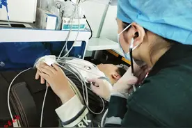 和车相伴 他们是患者转运途中的守护神图片
