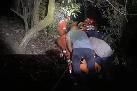 危险！长沙2人玩滑翔伞，结果发生惊险一幕图片