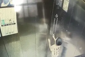 太惊险！男孩电梯内小便导致失火被困图片