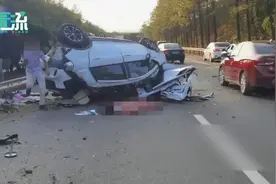 高速强行超车致妻子身亡，丈夫悔得跺脚痛哭！现场太揪心图片