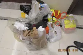 杭州一网红女主播“不会倒垃圾”，家门口垃圾成堆，蛆都爬出来……城管开出整改通知图片