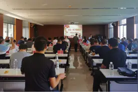 高位推动农村电商工作——云南禄丰市组织全市各乡镇、各部门举办《中华人民共和国电子商务法》专题讲座图片