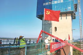用我们的奋斗，献礼祖国的奋进！江苏重大项目基地里，长假“不打烊”工作不松劲图片