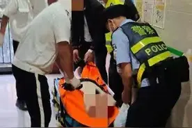 男子突然四肢无力摔倒家中，警民携手安全送医图片