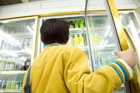 新饮料的「摩尔定律」渐失效，成长动能或藏在“冰柜”中？图片