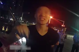 “你那么牛吗？”男子酒后多次阻挠执法，还一脚踹向正在开车的民警图片