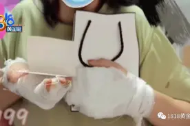 女子洗澡时淋浴间玻璃突然碎了，生日缠着纱布过，心塞了图片