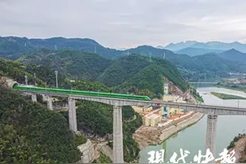 10月11日零时起，宁启铁路“绿巨人”车次统一改为“C”字头图片