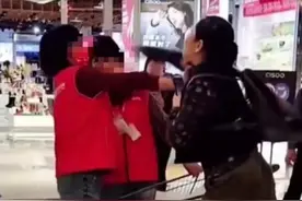 女子在超市偷东西被发现拒不承认，反扇员工耳光！商家回应图片