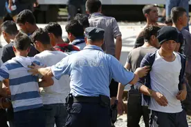 涉嫌暴力对待波黑移民，克罗地亚3名警察被停职图片