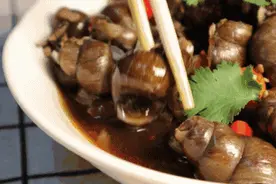 喂，119吗？我嘴巴被田螺嘬住了图片