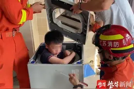 离谱！妈妈被儿子用密码锁锁喉图片