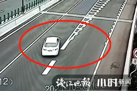 停车倒车、招手拦车问路……千黄高速上，女司机这一波操作真是一言难尽图片