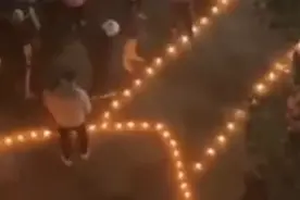 沈阳一高校男同学用蜡烛摆成心形向女同学表白 网友直呼太浪漫了图片