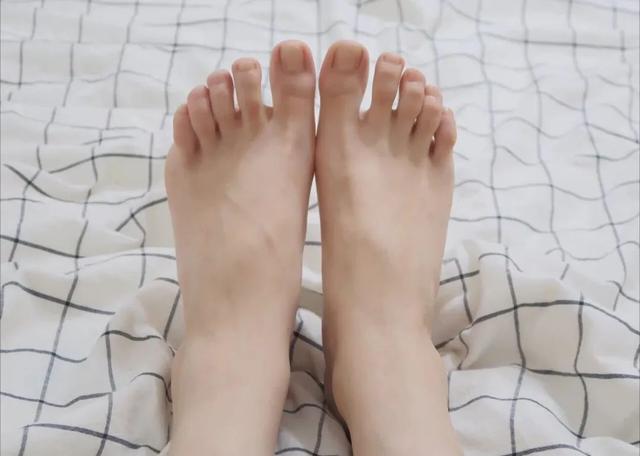 身体乳可以擦脚足部吗