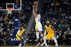 库里首罚不中，詹姆斯：再丢一个，我从没见过你两罚不中图片