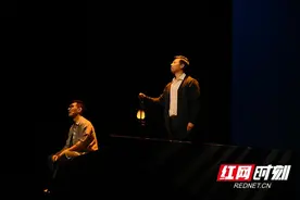 在剧场感受理想与现实的碰撞！话剧《沧浪之水》再度上演图片