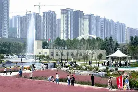 天鹅湖游园成“网红”打卡地图片