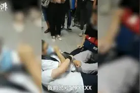 男子在鞋里藏设备偷拍裙底，抓捕视频火了图片
